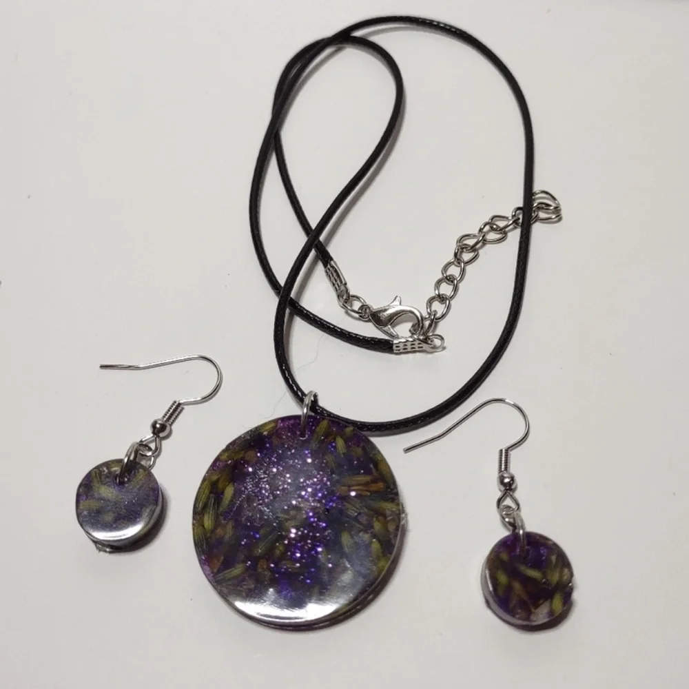 Lavender Dream Handmade Lavender Resin Pendant Set - Picture 5 of 7